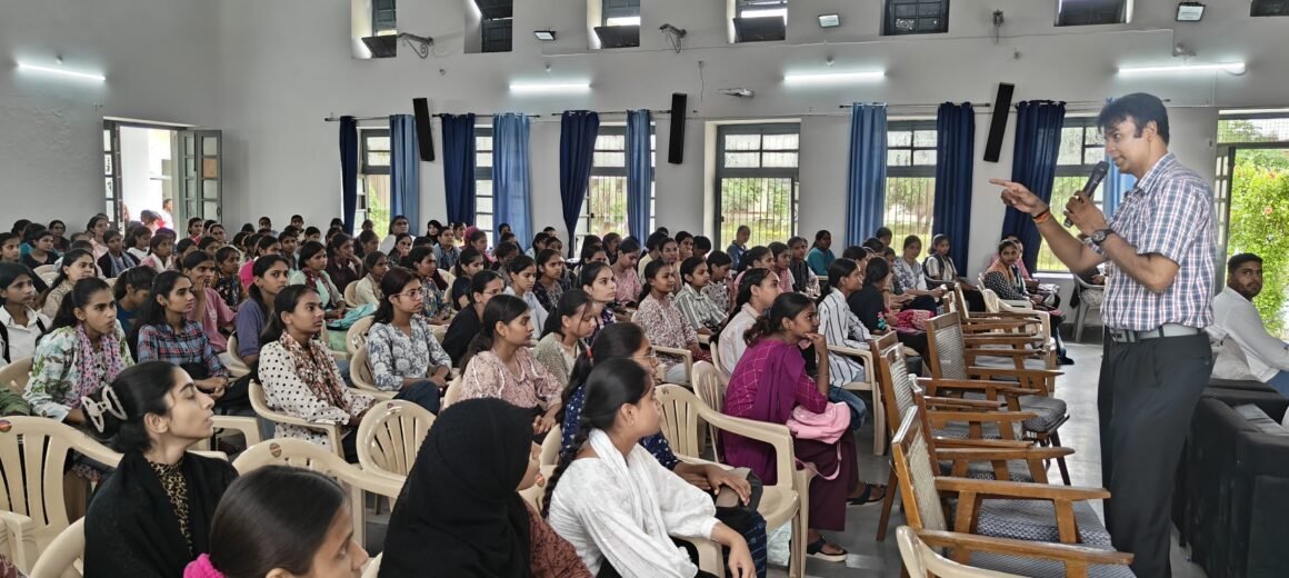 प्रथम सेमेस्टर में नव प्रवेशित सामाजिक विज्ञान की छात्राओं के लिये आमुखीकरण कार्यक्रम का आयोजन