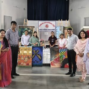 नवाचार एवं डिजिटल साक्षरता समिति द्वारा छात्राओं के हस्त निर्मित उत्पादों