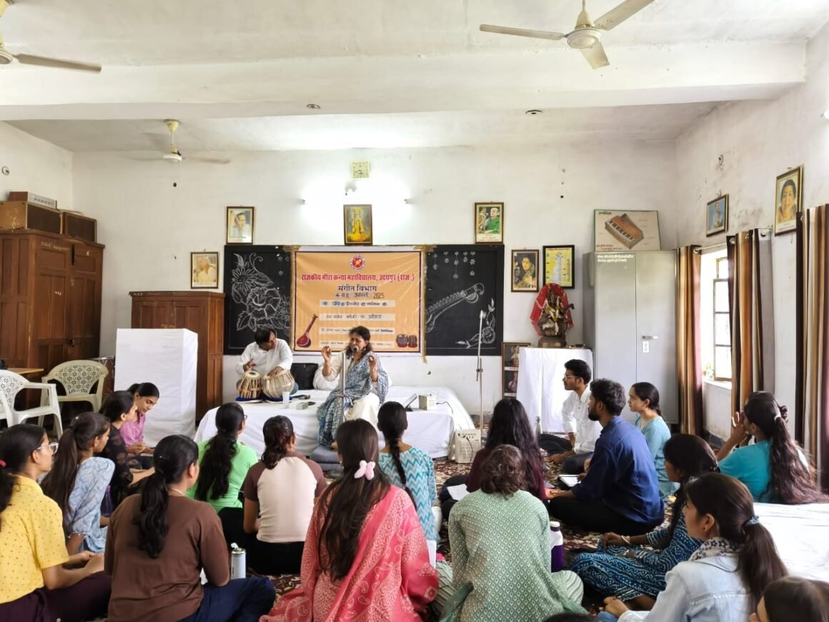 मीरा कन्या महाविद्यालय के संगीत विभाग में राग संगीत पर कार्यशाला का आयोजन
