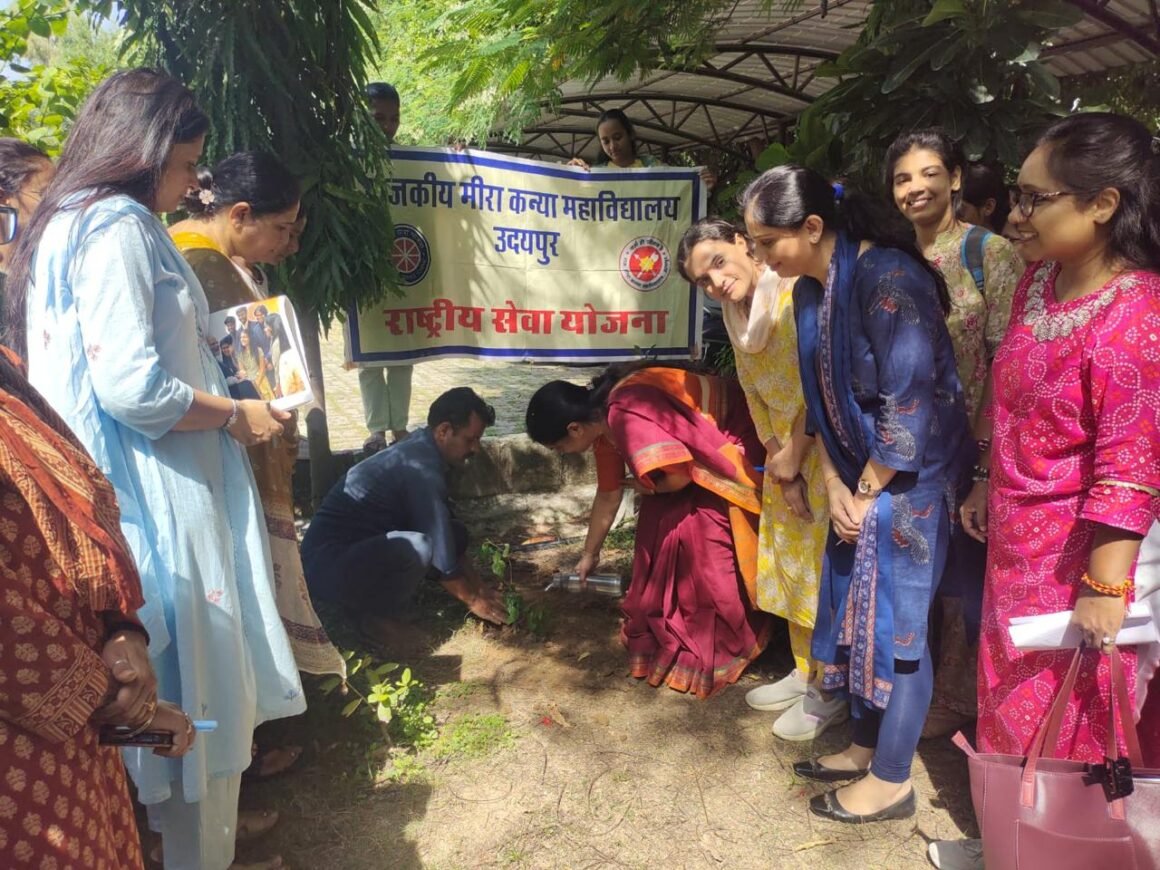 एनएसएस स्थापना दिवस पर “एक पेड़ माँ के नाम” अभियान के तहत पौधारोपण