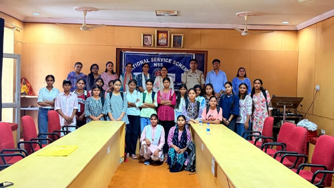 मीरा कन्या महाविद्यालय, उदयपुर में राष्ट्रीय सेवा योजना (NSS) के तत्वावधान में “साइबर सुरक्षित राजस्थान” विषय पर जागरूकता कार्यक्रम आयोजित किया गया।